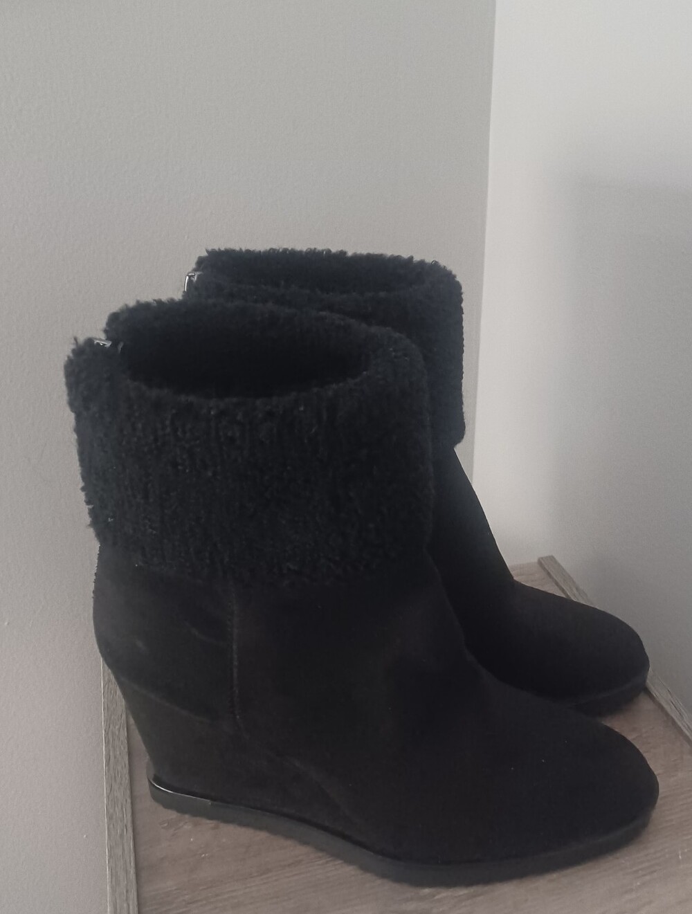 DKNY Suede Sherpa Wedge Boots Sz 8